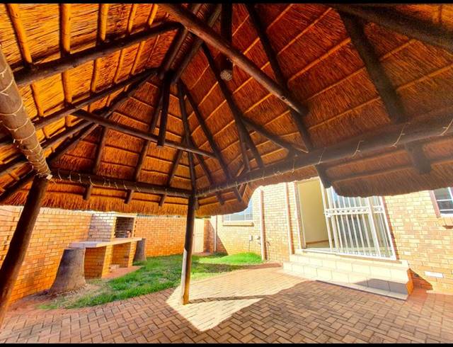 3 BEDROOM TOWNHOUSE FOR SALE IN MAGALIESKRUIN